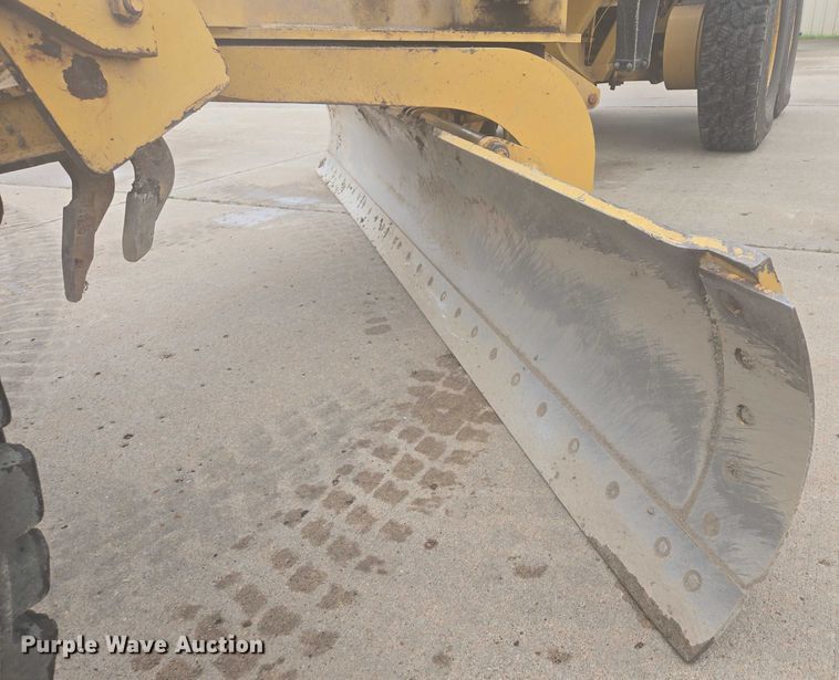 image for item EB0986 2004 Caterpillar 140H VPH Plus motor grader