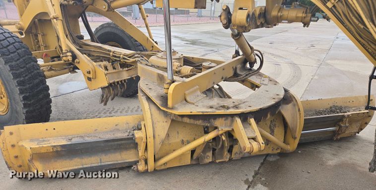 image for item EB0986 2004 Caterpillar 140H VPH Plus motor grader