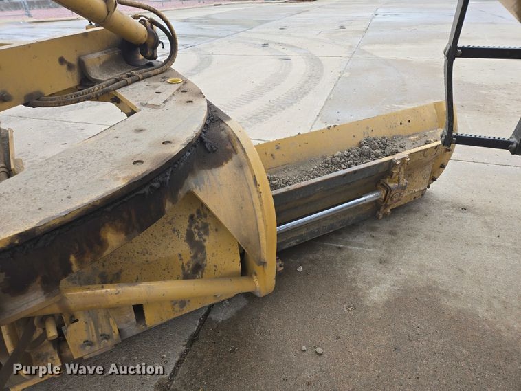 image for item EB0986 2004 Caterpillar 140H VPH Plus motor grader