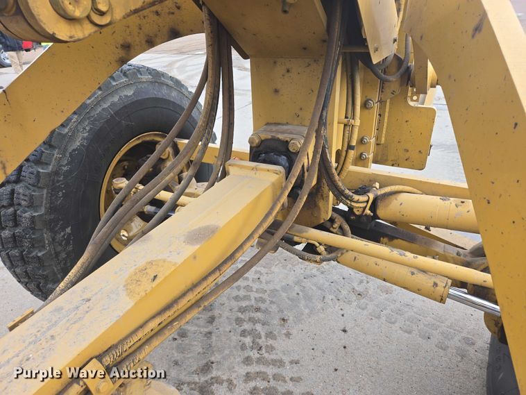 image for item EB0986 2004 Caterpillar 140H VPH Plus motor grader