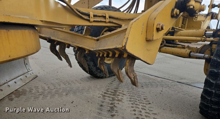 image for item EB0986 2004 Caterpillar 140H VPH Plus motor grader