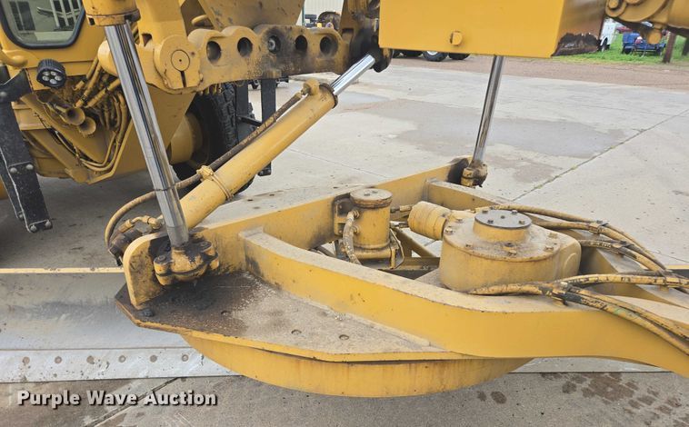 image for item EB0986 2004 Caterpillar 140H VPH Plus motor grader