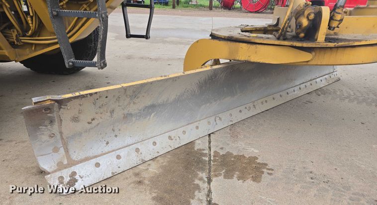 image for item EB0986 2004 Caterpillar 140H VPH Plus motor grader