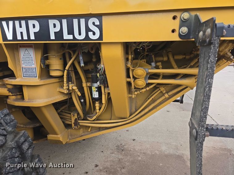 image for item EB0986 2004 Caterpillar 140H VPH Plus motor grader