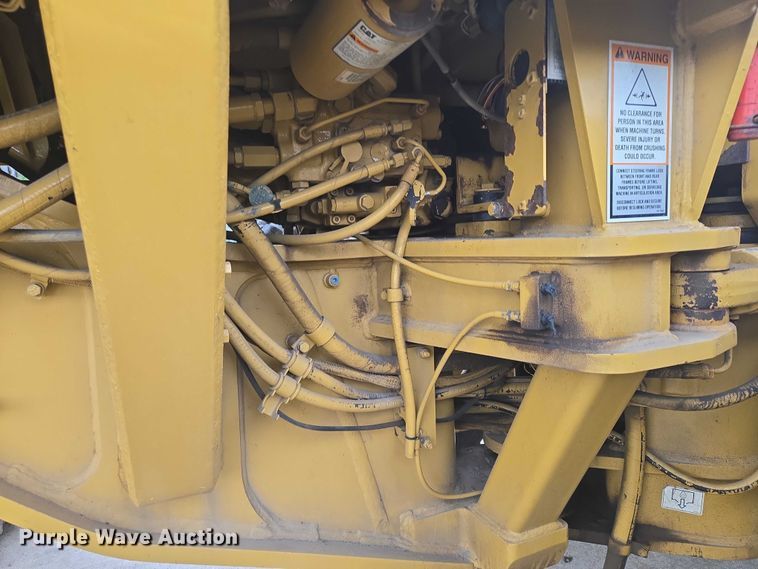 image for item EB0986 2004 Caterpillar 140H VPH Plus motor grader