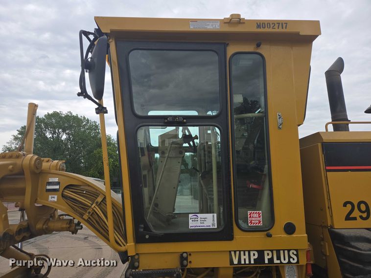 image for item EB0986 2004 Caterpillar 140H VPH Plus motor grader