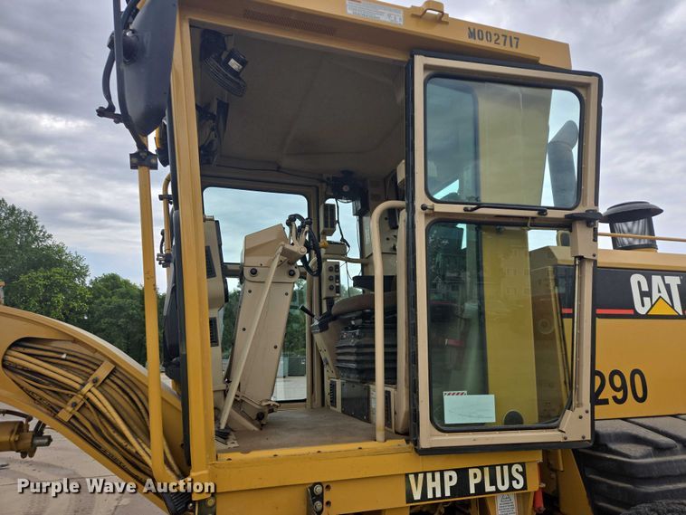 image for item EB0986 2004 Caterpillar 140H VPH Plus motor grader