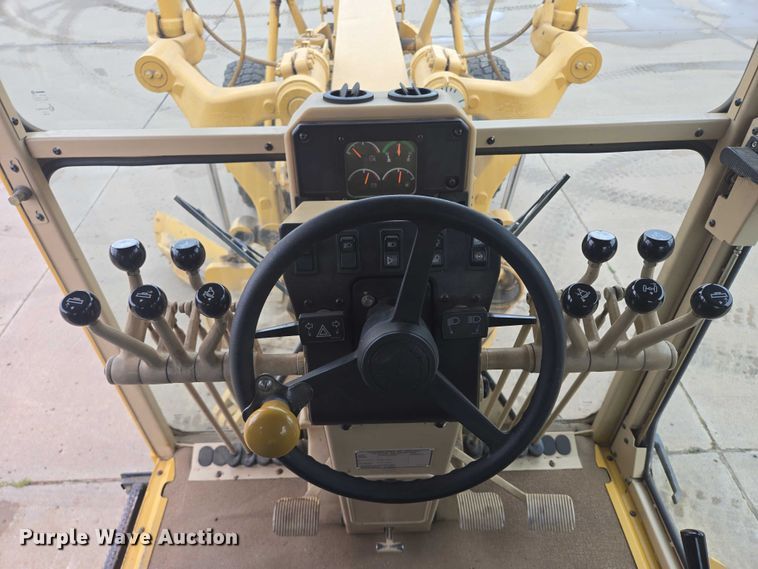 image for item EB0986 2004 Caterpillar 140H VPH Plus motor grader