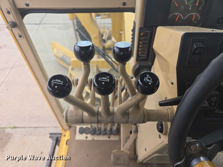 image for item EB0986 2004 Caterpillar 140H VPH Plus motor grader