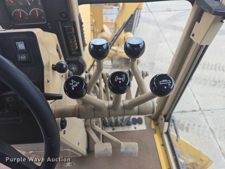 image for item EB0986 2004 Caterpillar 140H VPH Plus motor grader