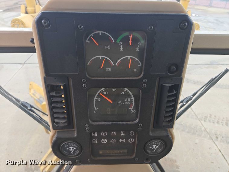 image for item EB0986 2004 Caterpillar 140H VPH Plus motor grader