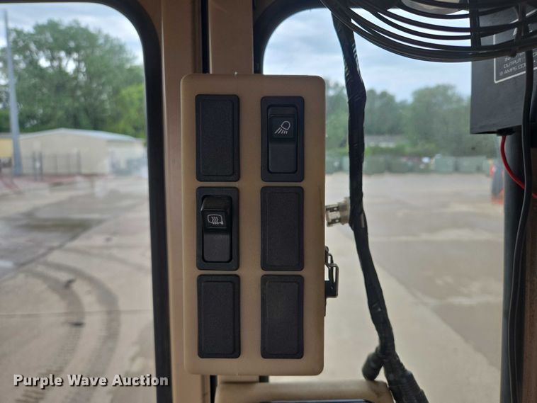 image for item EB0986 2004 Caterpillar 140H VPH Plus motor grader