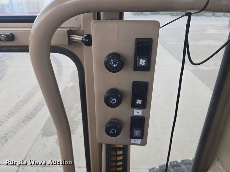 image for item EB0986 2004 Caterpillar 140H VPH Plus motor grader