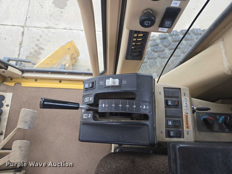 image for item EB0986 2004 Caterpillar 140H VPH Plus motor grader