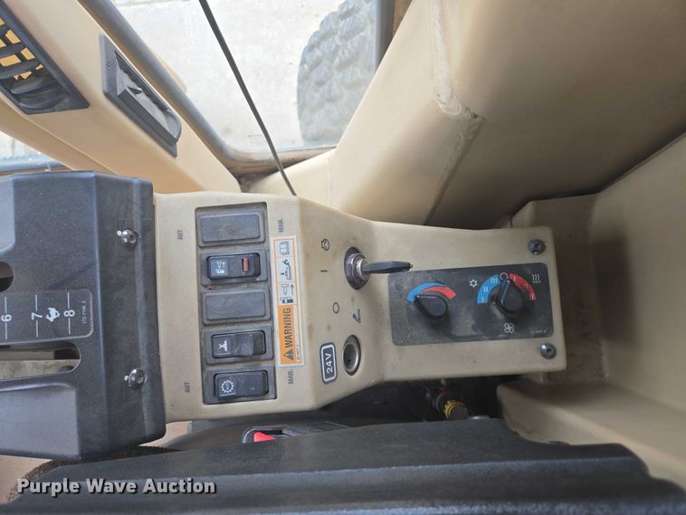 image for item EB0986 2004 Caterpillar 140H VPH Plus motor grader