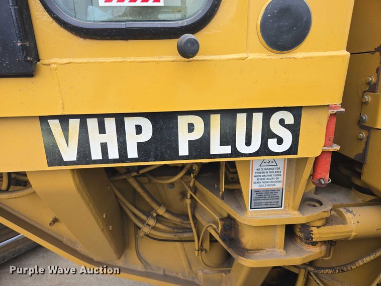 image for item EB0986 2004 Caterpillar 140H VPH Plus motor grader