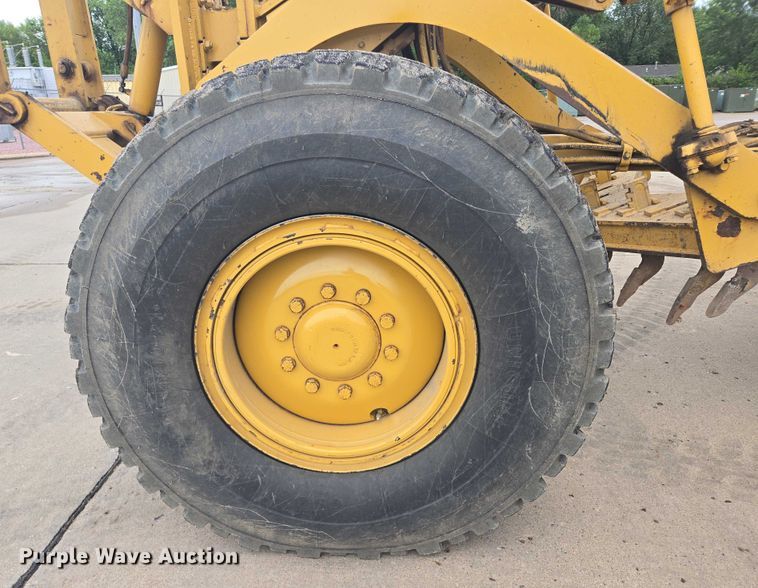 image for item EB0986 2004 Caterpillar 140H VPH Plus motor grader