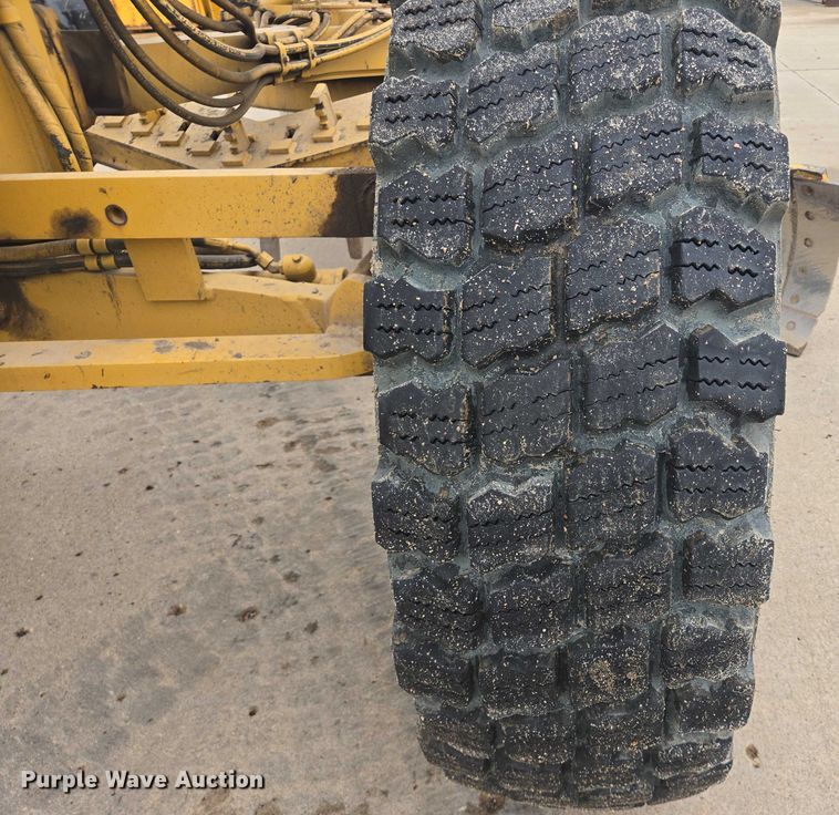 image for item EB0986 2004 Caterpillar 140H VPH Plus motor grader