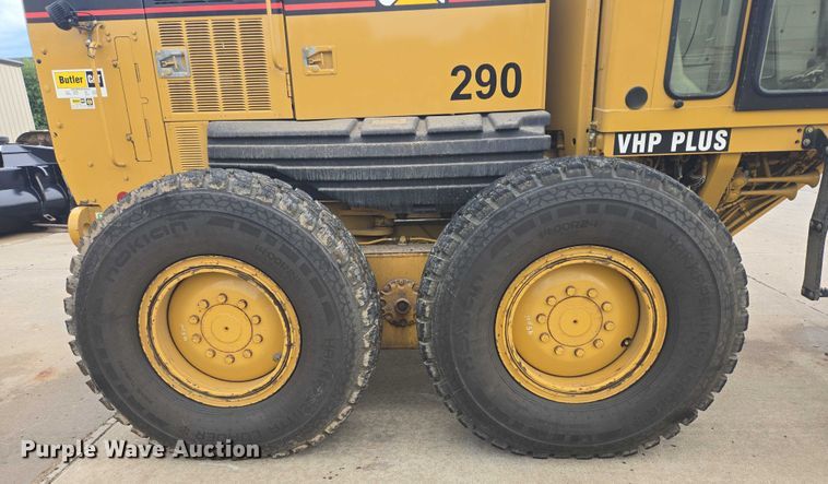 image for item EB0986 2004 Caterpillar 140H VPH Plus motor grader