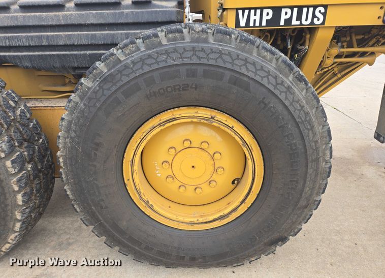 image for item EB0986 2004 Caterpillar 140H VPH Plus motor grader