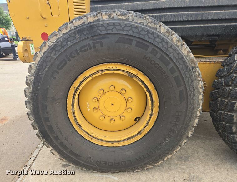 image for item EB0986 2004 Caterpillar 140H VPH Plus motor grader