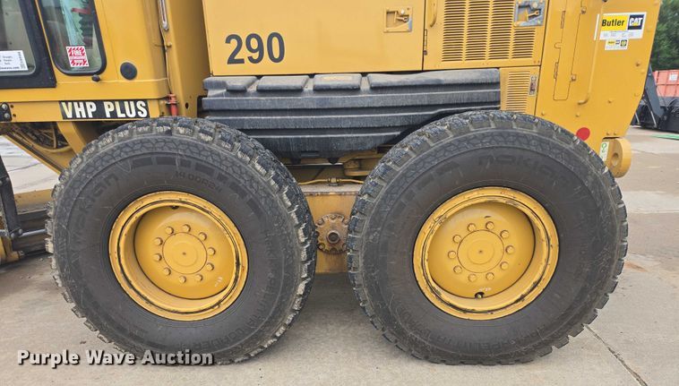 image for item EB0986 2004 Caterpillar 140H VPH Plus motor grader