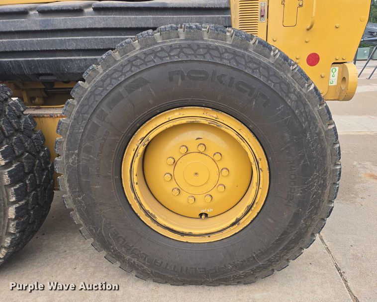 image for item EB0986 2004 Caterpillar 140H VPH Plus motor grader