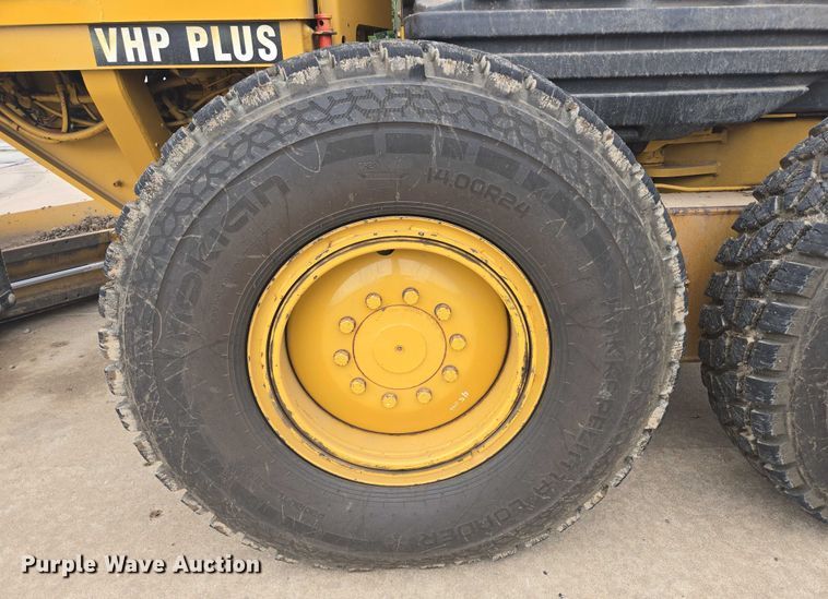 image for item EB0986 2004 Caterpillar 140H VPH Plus motor grader