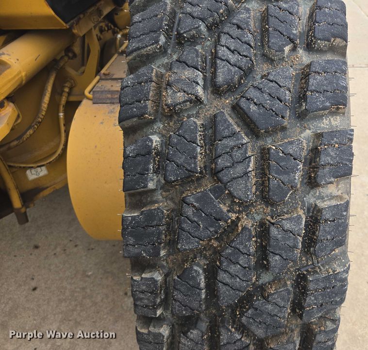 image for item EB0986 2004 Caterpillar 140H VPH Plus motor grader