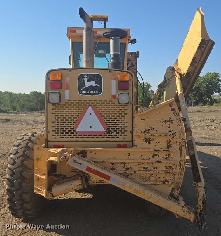 image for item EB0996 1995 John Deere 770BH motor grader