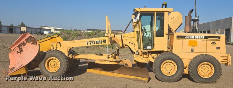 image for item EB0996 1995 John Deere 770BH motor grader