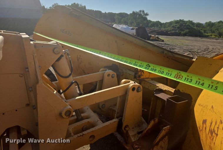 image for item EB0996 1995 John Deere 770BH motor grader