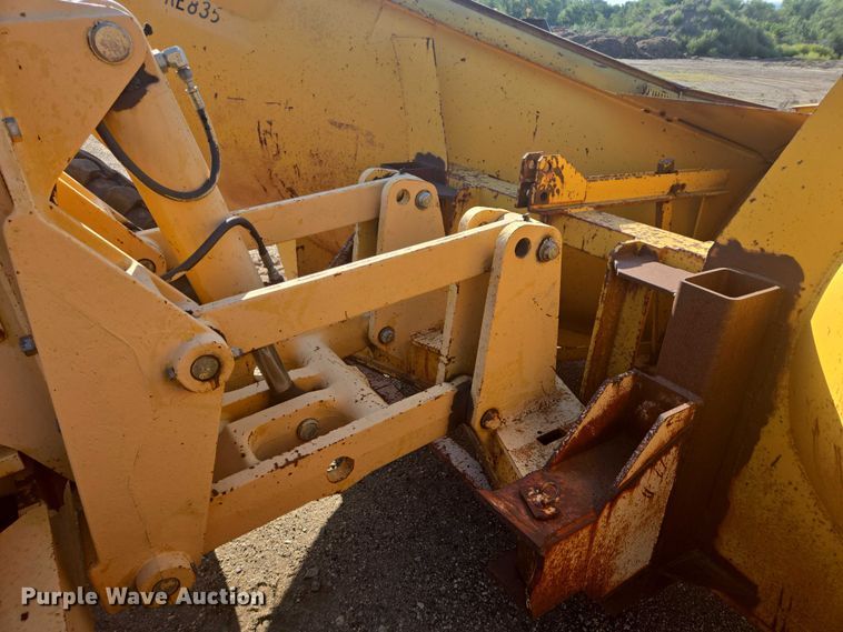 image for item EB0996 1995 John Deere 770BH motor grader