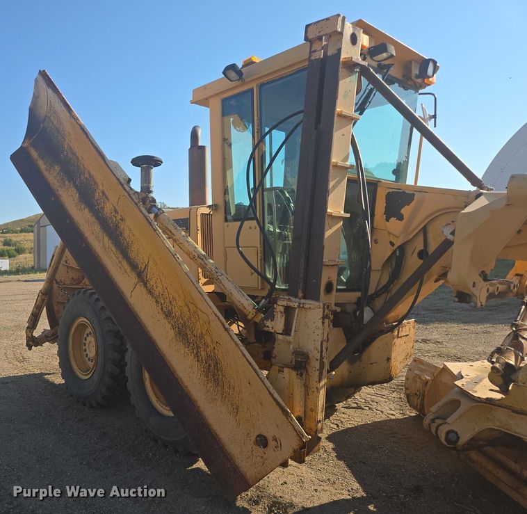 image for item EB0996 1995 John Deere 770BH motor grader