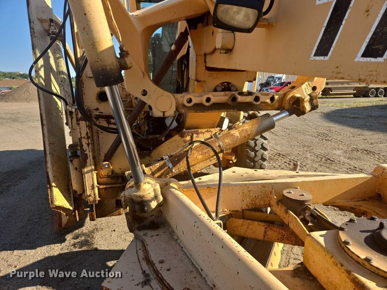 image for item EB0996 1995 John Deere 770BH motor grader