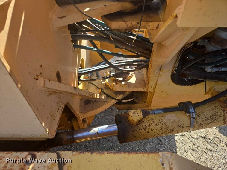 image for item EB0996 1995 John Deere 770BH motor grader