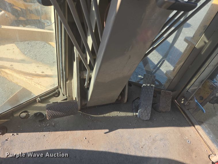 image for item EB0996 1995 John Deere 770BH motor grader