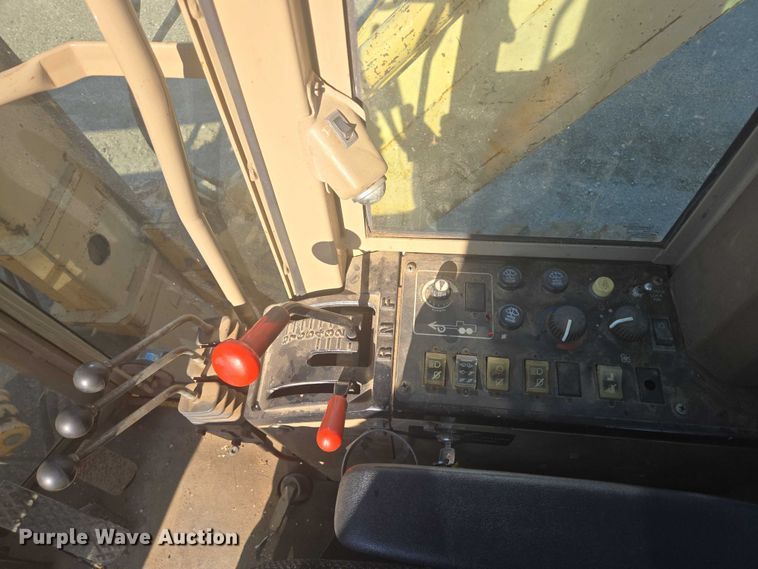 image for item EB0996 1995 John Deere 770BH motor grader