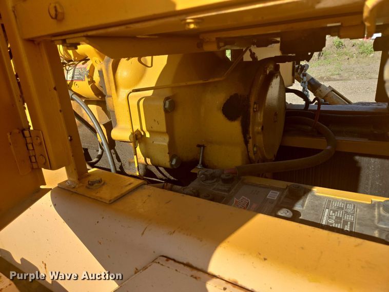 image for item EB0996 1995 John Deere 770BH motor grader