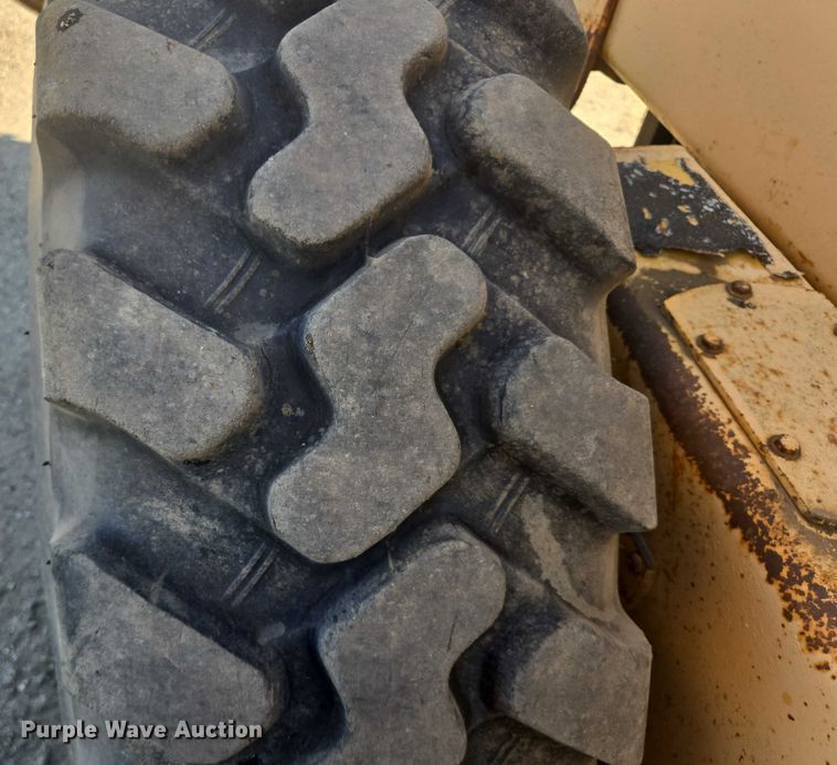 image for item EB0996 1995 John Deere 770BH motor grader