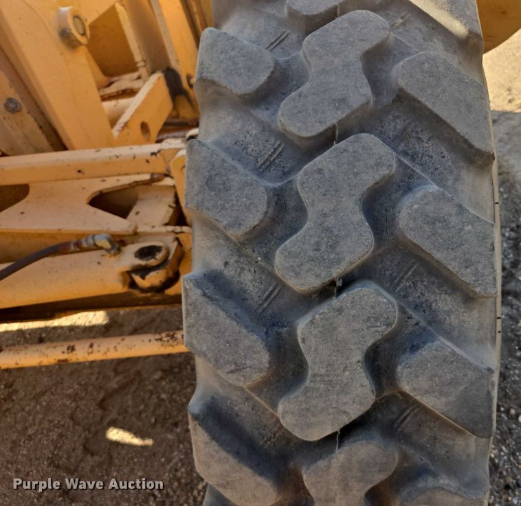 image for item EB0996 1995 John Deere 770BH motor grader