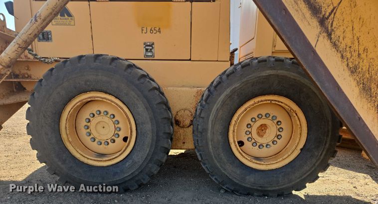 image for item EB0996 1995 John Deere 770BH motor grader