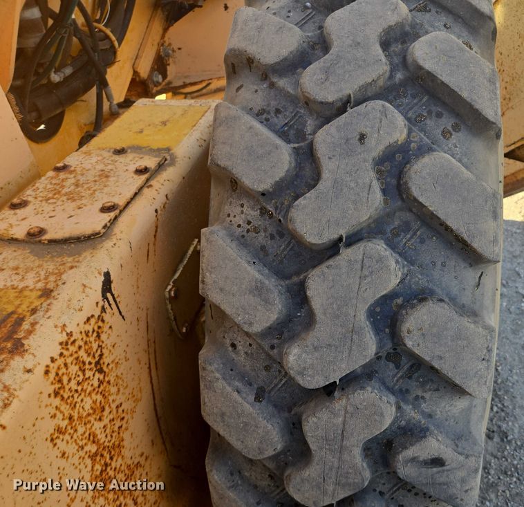 image for item EB0996 1995 John Deere 770BH motor grader