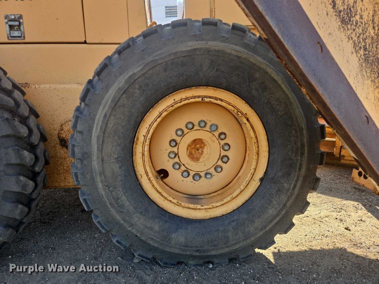 image for item EB0996 1995 John Deere 770BH motor grader