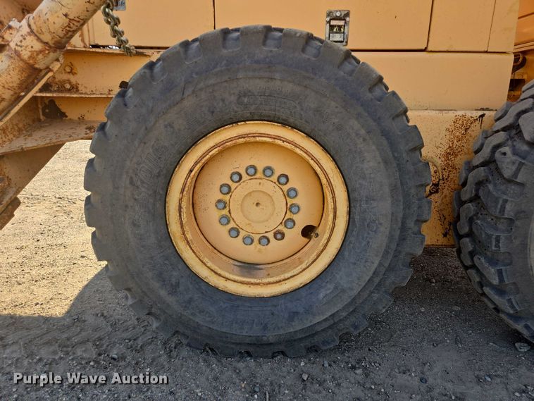 image for item EB0996 1995 John Deere 770BH motor grader