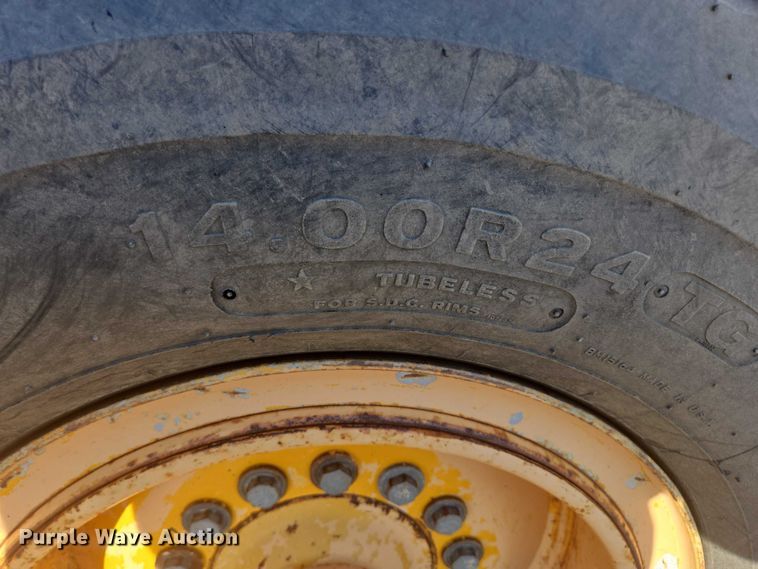 image for item EB0996 1995 John Deere 770BH motor grader