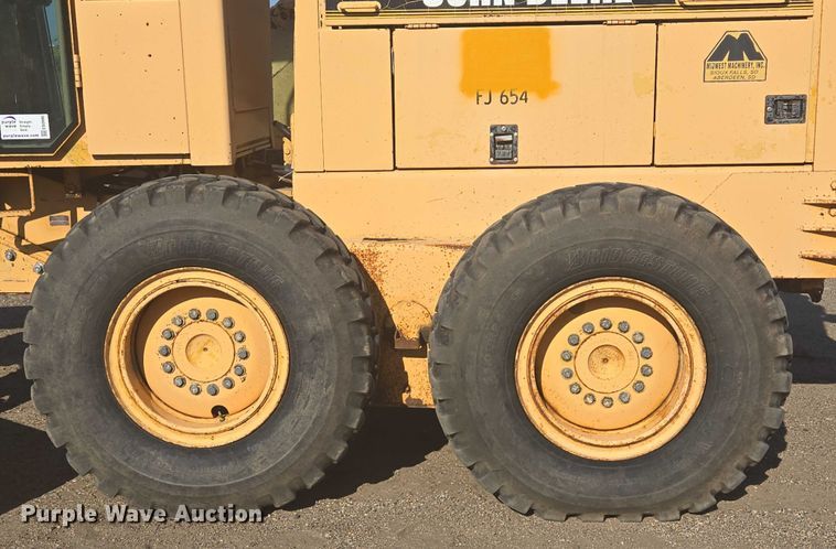 image for item EB0996 1995 John Deere 770BH motor grader