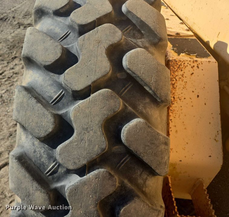 image for item EB0996 1995 John Deere 770BH motor grader