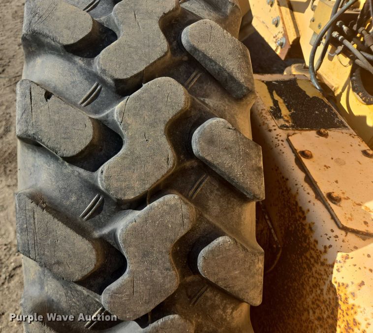 image for item EB0996 1995 John Deere 770BH motor grader