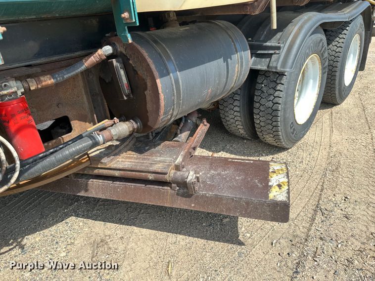 image for item EB2904 2012 International 7600 dump truck